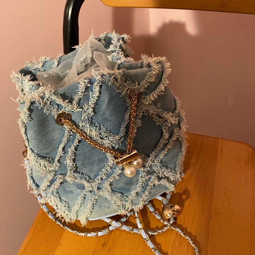 Stylish Denim Bucket Bag with Gold Chain
